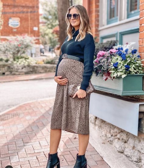 Maternity Outfits Business Casual, Professional Maternity Outfits Work, Skirt Pregnancy Outfit, Skirt Maternity Outfit, Sabbath Outfits, Pregnant Winter Outfits, Pregnancy Outfits Fall, Maternity Skirt Outfits, Fall And Winter Maternity Outfits