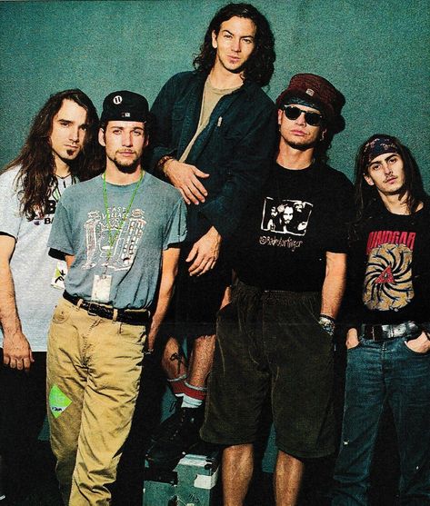 pearl jamming through life 90s Grunge Band Aesthetic, Pearl Jam 90s, Pearl Jam Concert Outfit, Pearl Jam Aesthetic, Peral Jam, Pearl Jam Band, Pearl Jam Poster, Stone Gossard, 90’s Grunge