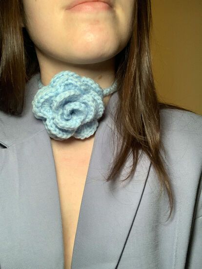 This beginner friendly crochet pattern is the cutest accessory to add to your wardrobe right now! It can be completed in less than a day and only uses basic stitches. I've been seeing tons of flower chokers styled lately and love the style. It's the perfect feminine touch to any outfit, plus when you make it yourself it is even easier to customize it to your own personal style. Want to start crocheting? You'll want these bestseller crochet hooks set that Amazon reviewers swear by!… Crochet Rose Necklace Free Pattern, Crochet Rose Choker Pattern, Crochet Flower Choker Free Pattern, Crochet Flower Collar, Crochet Rose Choker, Crochet Flower Choker, Crochet Choker Free Pattern, Crochet Flower Necklace, Choker Patterns