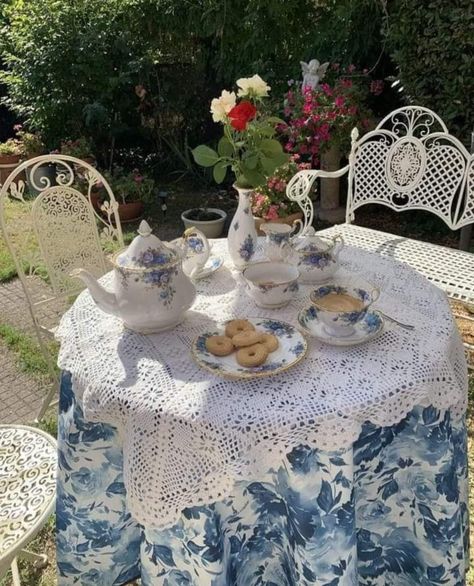 Cottage Core Table Setting, Tea Set Aesthetic, Cottage Core Table, Tea Time Aesthetic, Cottage Aesthetic, Tea Party Garden, Tea Garden, Little Cottage, Spring Aesthetic