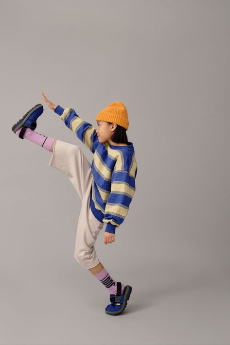 Beanie Fits, Kids Studio, Kid Fashion, Striped Sweatshirts, Zara Kids, Sweat Pants, Modern Outfits, Side Split, Oversized Sweatshirt