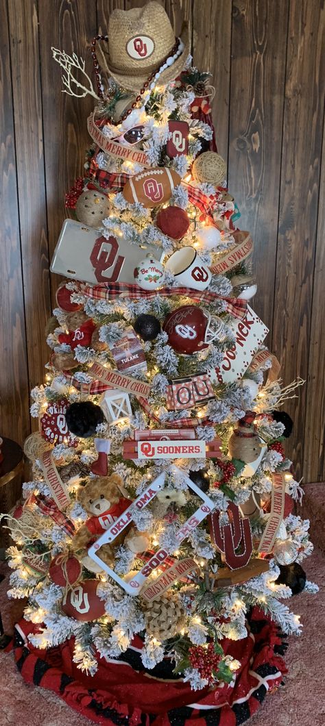 My Oklahoma Sooners Christmas tree! College Christmas Tree, Sports Christmas Tree Ideas, Uga Christmas Tree, Football Theme Christmas Tree, Tennessee Vols Christmas Tree, Gamecock Christmas Tree, Dallas Cowboys Christmas Tree, Ou Wreath Sooners, Google Christmas