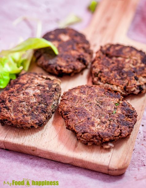 Red kidney bean veggie burgers - My Food & Happiness Vegetarian Burger Patties, Bean Sides, Kidney Bean Burgers, Veggie Burger Recipe, Vegetarian Burgers, Veggie Burger Patties, Recipes With Kidney Beans, Veggie Burgers Recipe, Bean Burgers