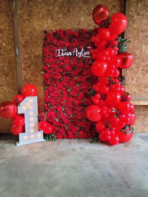 Red 80th Birthday Party, Red Rose Themed Birthday Party Decorations, Rose Backdrop Photoshoot, 25 Birthday Decoration Ideas For Her, Red Roses Themed Birthday Party, Red Rose Theme Party, Red Roses Party Theme, Red Balloon Decorations Birthday, Red Roses Birthday Party Ideas