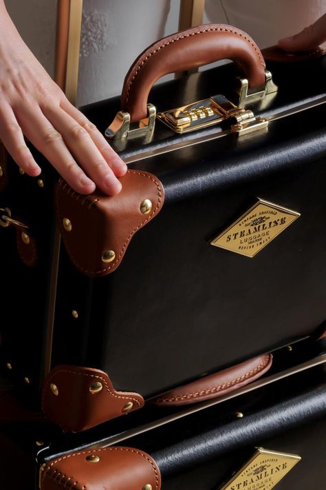 . Steamline Luggage, Bags Inspiration, Luxury Luggage, Suitcase Bag, Vintage Luggage, Leather Luggage, Luggage Sets, Tarzan, Carry On Luggage