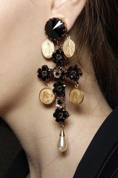 Couture Dior, Dolce And Gabbana Earrings, Runway Earrings, Pinterest Jewelry, Black Gold Jewelry, Big Earrings, Chandelier Earrings, Statement Jewelry, Jewelry Art