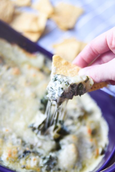 Copycat Cheesecake Factory Spinach Dip Recipe Spinach Artichoke Dip No Mayo, Artichoke Dip No Mayo, Homemade Chips Recipe, Spinach Artichoke Dip Easy, Baked Spinach Artichoke Dip, Best Spinach Artichoke Dip, Hot Spinach Dip, Dip Recipes Hot, Baked Spinach