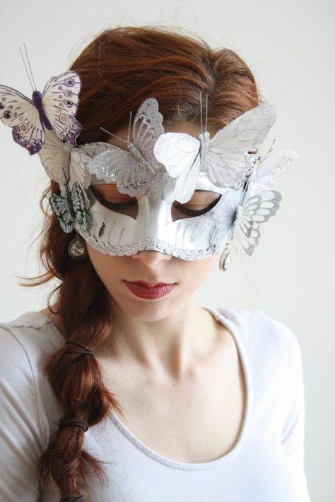 Masquerade Mask Silver, Silver Masquerade Mask, The Mask Costume, Diy Carnival, Masquerade Ball Mask, Makeup At Home, Mascaras Halloween, Butterfly Mask, Bridal Mask