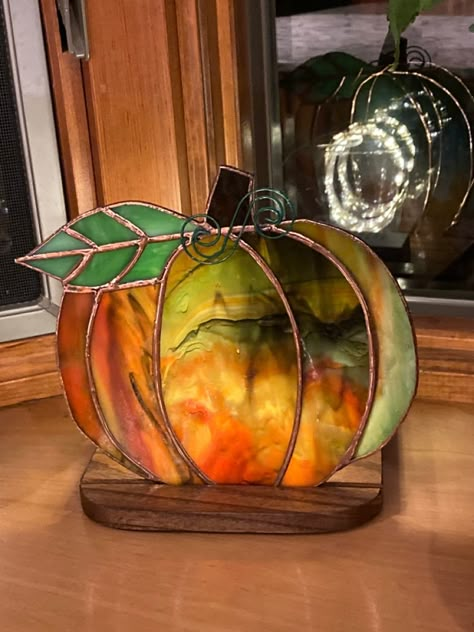 Halloween Stained Glass Patterns Free, Autumn Fused Glass Ideas, Stained Glass Autumn, Stained Glass Fall Patterns, Halloween Stained Glass Ideas, Fall Stained Glass Ideas, Stained Glass Diy Tutorials, Stained Glass Fall, Stained Glass Pumpkin