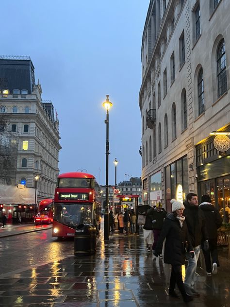 #london #nightlife #busy #aesthetic #bus Busy Streets Aesthetic, Busy London Street, Busy Aesthetic, London Nightlife, Busy Street, London Bus, London Street, Short Film, Night Life