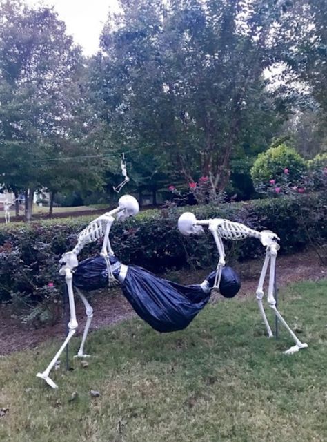 Skeleton Pics, Silly Skeleton, Funny Skeleton, Spooky Scary, Grunge Photography, Meme Faces, Memento Mori, Grunge Aesthetic, Images Gif