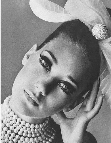 Marisa Berenson, Bert Stern, Wearing Pearls, Jean Shrimpton, Jacqueline Bisset, Irving Penn, Lauren Hutton, Peter Lindbergh, Richard Avedon