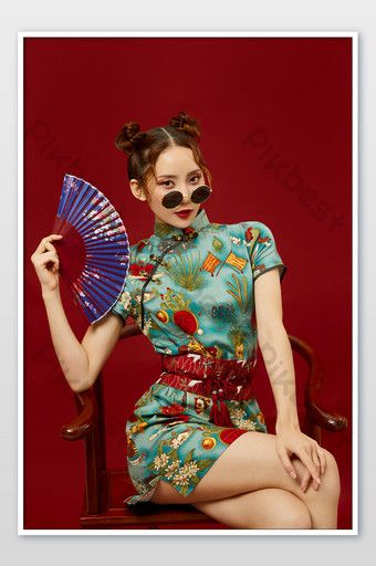 Guochao ball head beauty cheongsam Chinese style fashion photo Chinese New Years, Chinese New Year Traditions, Chinese New Year Outfit, Chinese New Year Crafts For Kids, Chinese New Year Activities, Chinese New Year Party, Chinese New Year Design, Outfits New Year, Shotting Photo