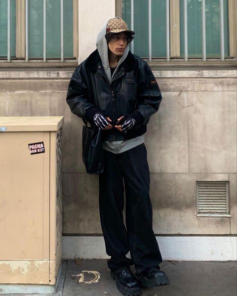 Mens Gorpcore Fashion, Streetwear Fashion Winter Men, Platform Shoes Men Outfit, Anarchist Fashion, Archive Fashion Men, Acubi Fashion Men, Gorpcore Men, Subversive Fashion, Mens Techwear