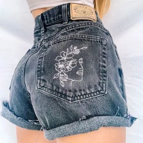 Great Ways To Personalize Your Clothes Leisure Dress, Painted Clothes Diy, Embroidered Denim Shorts, High Waist Denim, Denim Patterns, Painted Clothes, 자수 디자인, Jeans Diy, Embroidered Clothes