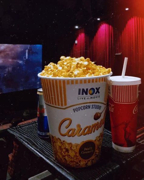 #themovies #fastx #popcorn #aesthetic Popcorn Pictures Image, Movie Theater Popcorn Aesthetic, Popcorn Popping Aesthetic, Movie Popcorn Aesthetic, Popcorn Pictures, Popcorn Aesthetic, Room Snapchat, Mehendi Photography, Movie Theater Popcorn