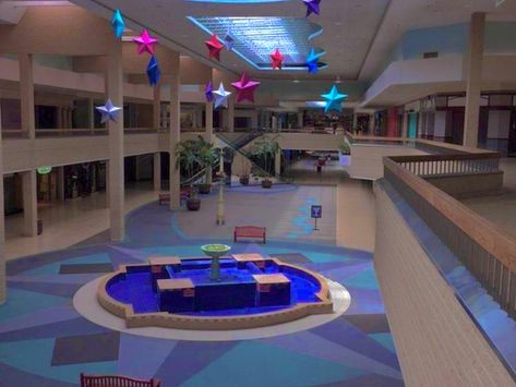 Liminal Space Mall, 90s Mall, Abandoned Malls, Dead Malls, Vintage Mall, Dreamcore Aesthetic, Weirdcore Aesthetic, Nostalgic Pictures, Liminal Space