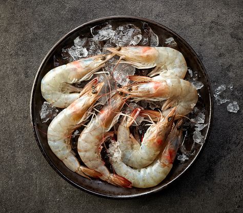 Fresh raw prawns on Behance Chili Garlic Shrimp Recipe, Shrimp Asian, Chili Garlic Shrimp, Chili Shrimp, Raw Prawns, Prawn Dishes, King Prawns, Garlic Prawns, Shrimp Stir Fry