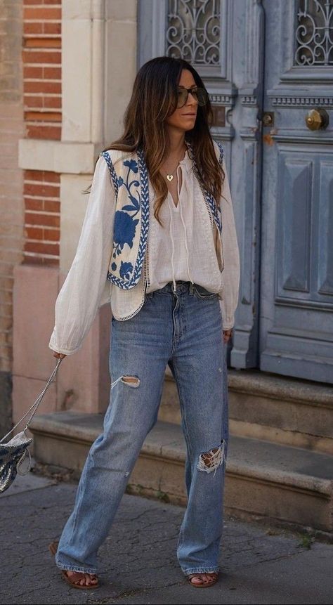 Boho Fashion Spring, Waistcoat Outfit, Vest Bag, Zara Vest, Look Boho Chic, Outfits Con Jeans, Office Casual Outfit, Stylish Work Attire, Corporate Outfits