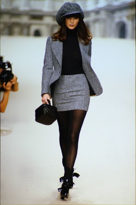 Christy Turlington Chanel, 1994 Fashion, Chanel Runway, 90s Runway Fashion, Runway Fashion Couture, Vintage Runway, Corporate Fashion, 90s Fashion Outfits, Future Outfit