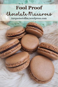 Mini Macarons, Macarons Chocolate, French Macaroon Recipes, Chocolate Macarons, Chocolate Macaroons, Macaroon Cookies, Chocolate Macaron, Macaron Flavors, Macaron Cookies