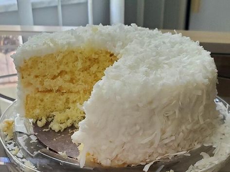 Coconut Cream Cake Recipe, Pineapple Dream Cake, Recipe Condensed Milk, Coconut Sweetened Condensed Milk, Cake Mix Cupcakes, Coconut Cream Cheese Frosting, Pina Colada Cake, Coconut Cream Cake, Cream Cake Recipe