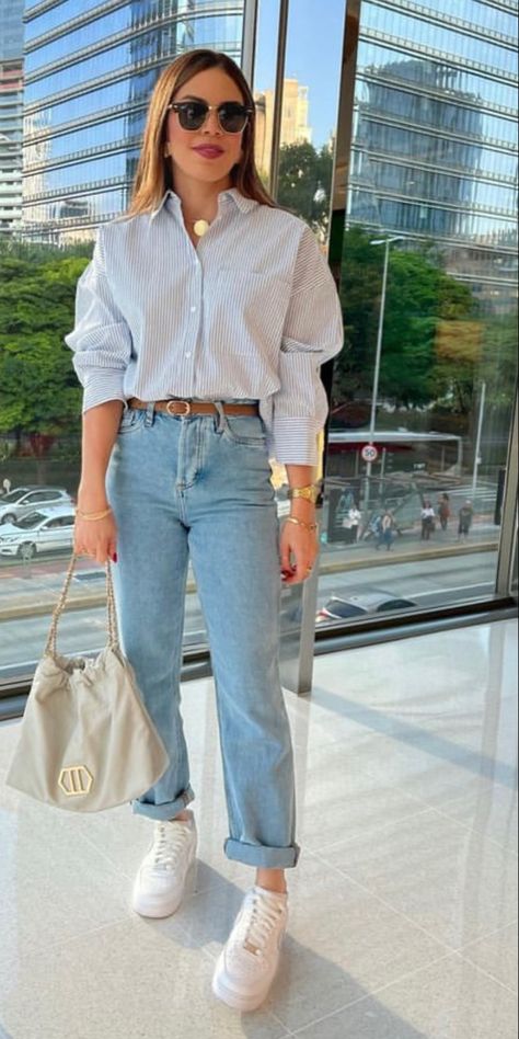 Outfit Jean Claro, Mon Jeans Outfits, Ootd Office, Linen Shirt Outfit, Jeans Outfit For Work, Casual Oufits, Outfits Con Jeans, Casual Chic Outfits, Jeans Claro