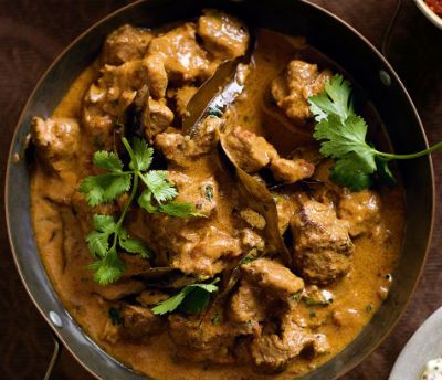 Lamb cooked with Black Pepper and Coconut Milk West Indian Curry, Curry Lamb, Lamb Curry Recipes, Mutton Curry Recipe, Coconut Curry Recipes, Culinary Cooking, Meat And Vegetables, Slow Cooked Lamb, Lamb Dishes