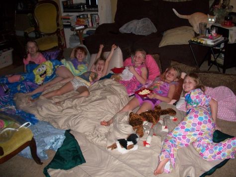 Best birthday/sleepover ever!!!! Childhood Sleepover Aesthetic, Sleepover Nostalgia, Childhood Sleepover, Childhood Theme Party, Childhood Moodboard, 2000s Sleepover, Chill Friends, 2000 Vibes, Kids Sleepover