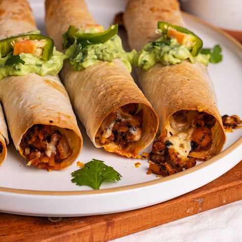 These Crispy baked buffalo chickpea taquitos are a delicious vegetarian dinner recipe. They are easy to make and healthy for you. Chickpea Taquitos, Baked Taquitos, Buffalo Chickpea, Delicious Vegetarian Dinner, Chickpea Chili, Buffalo Sauce, Vegetarian Recipes Dinner, Vegetarian Dinner, Delicious Vegetarian