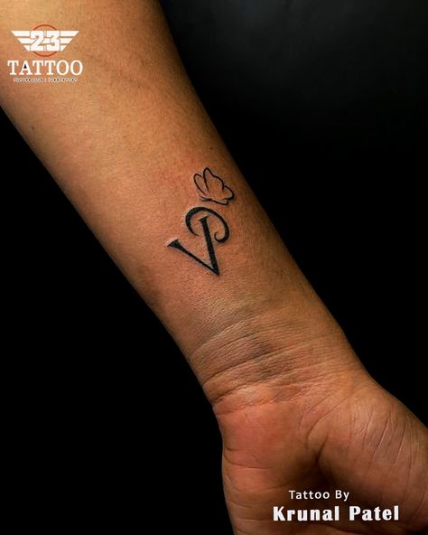 #VP tattoo #tattooideas #tattooforwomen #tattoodesign #23tattoomehsana #mehsana #blackdroptattoo #chandkheda #ahmedabad Pavan Name Tattoo, P Name Tattoo On Hand, V Name Tattoo, Pv Tattoo, P Name Tattoo, P Name, Name Tattoo On Hand, Tom And Jerry Photos, Name Tattoo Design