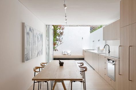 Sydney House, Indoor Outdoor Kitchen, Minimalist Dining Room, Interior Minimalista, Surry Hills, Vogue Living, Kitchen And Dining Room, Renovation Design, House On A Hill