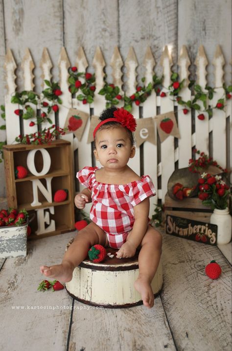 Berry Sweet Photoshoot, Very Berry First Birthday Photo Shoot, Strawberry Theme Photo Shoot, One Year Strawberry Pictures, Berry Sweet One First Birthday Photo Shoot, First Birthday Strawberry Theme Photoshoot, Strawberry Birthday Pictures, Strawberry Smash Cake Photos, First Birthday Strawberry Photoshoot