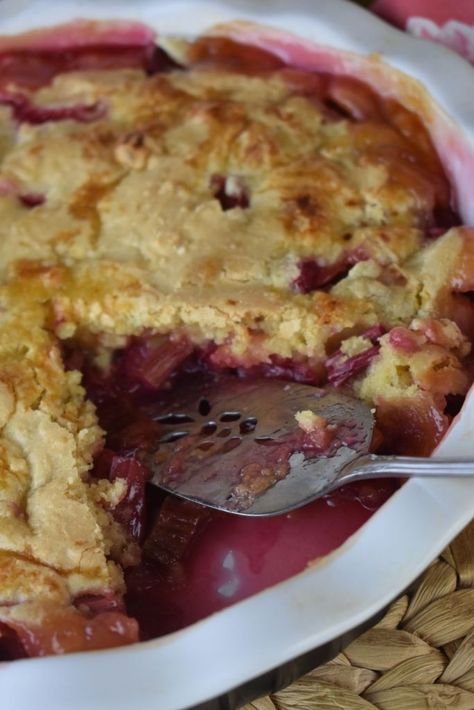 Easy Rhubarb Recipes, Rhubarb Desserts Recipes, Strawberry Rhubarb Recipes, Rhubarb Crumble Recipes, Best Rhubarb Recipes, Rhubarb Bread, Rhubarb Recipes Pie, Rhubarb Cobbler, Homemade Whipped Cream Recipe