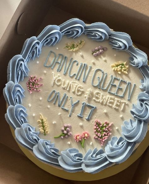 Dancing Queen Young And Sweet Only 17, Mama Mia Birthday Cake, 17th Birthday Ideas Cake, 17 Bday Cake, Mama Mia Cake, Mama Mia Birthday, Mamma Mia Cake, Dancing Queen Cake, Dancing Queen Birthday