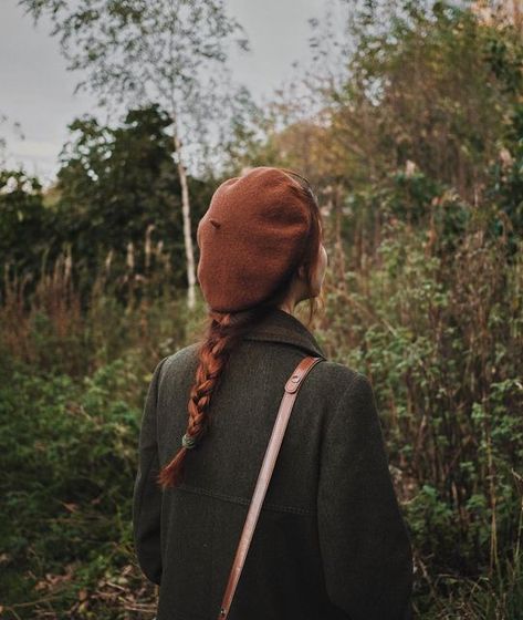 Elle Renard on Instagram: "I can’t wait to complete all my projects. Deadlines are close and after that, I would like to enjoy a couple of day out of the city and see new places. Hope you’re having a lovely spring 🌿 #cottagecore #bookish #cozymoments #vintageaesthetic #quietshadeofbrown #lightacademia #darkacademia #quietinthewild #myseasonalstory #slowliving #quietmoments #forest_of_twinkling_fireflies #darkcottagecore #springstyle #springhassprungsundays #morningcoffee #scotland #cottageac Autumn Cottagecore Outfit, Dark Cottage Core Fashion, Cottagecore Fall Outfits, Fashion Billboard, Rainy Day Outfit Summer, Fairycore Academia, Cottagecore Autumn, Autumn Cottagecore, Spring Cottagecore