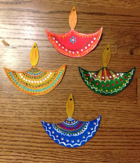 Diwali diya decoration Diwali Craft Ideas, Diwali Craft For Children, Diwali Art, Diya Diwali, Diwali Activities, Diya Decoration Ideas, Diwali Diya Decoration, Diwali Cards, Diya Decoration