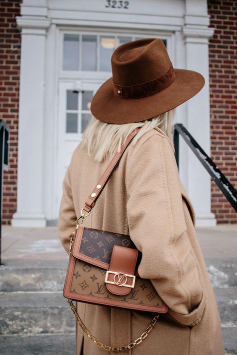 Lv Dauphine Bag, Camel Coat Outfit, Types Of Handbags, Crocs Boots, Reverse Canvas, Janessa Leone, Everyday Handbag, It Bag, Louis Vuitton Shop