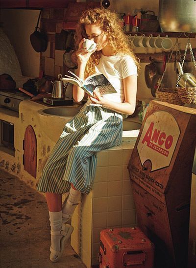 Donna Sheridan, Retro Photos, The It Girls, Stranger Things Dr, 80s Aesthetic, Eddie Munson, Shoes Socks, Cowgirl Style, It Girls