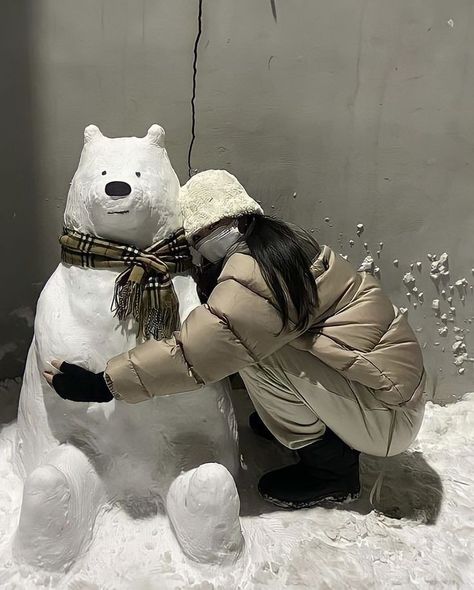 Mode Au Ski, Snow Bear, 사진 촬영 포즈, Winter Inspo, Winter Photo, Christmas Feeling, Winter Scenery, Korean Aesthetic, Winter Girls