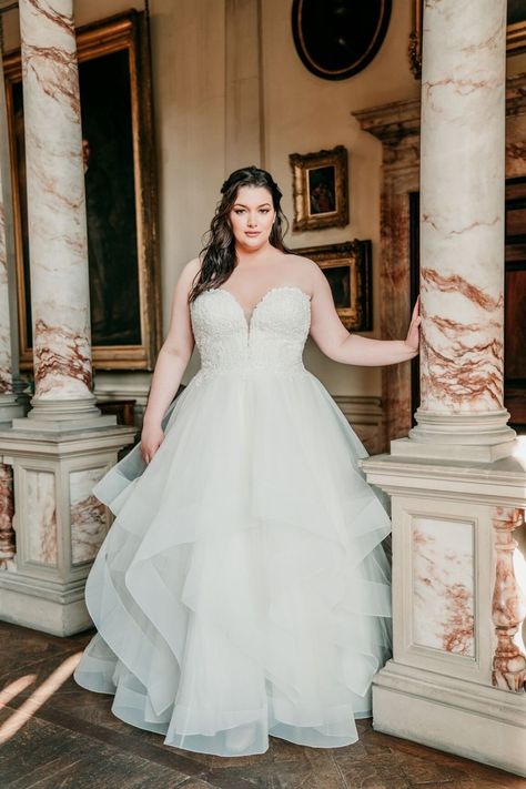 Wedding Gown For Chubby Brides, Dress For Chubby, Curvy Wedding Dress, Allure Romance, Allure Wedding Dresses, Wedding August, Curvy Wedding, Plus Wedding Dresses, Free Certificates