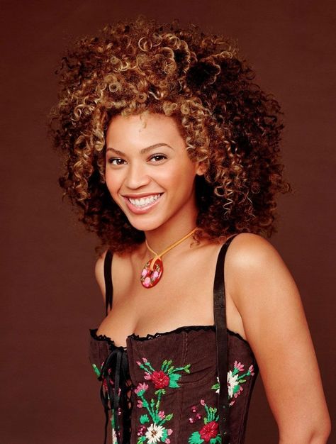 90s Digital Magazine Beyonce Nose Job, Beyonce Hair, Beyonce Outfits, Beyonce Style, Beyoncé Giselle Knowles-carter, Beyoncé Giselle Knowles, Beyonce Queen, Beyonce Knowles, Queen B