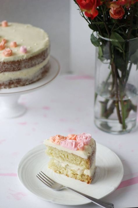 This lychee rose cake has plenty of chopped lychees in the center plus rosewater in the cake and the buttercream! Lychee Cake Recipe, Lychee Rose Cake, Lychee Cake, Rose Cake Recipe, Lychee Recipes, Lychee Fruit, Tea Cakes Recipes, Fruity Cake, Eggless Baking