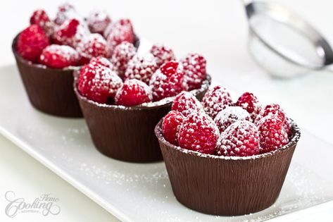 Raspberry Chocolate Cups Recipe - How to make Chocolate Cups Cheesecake Cream, Chocolate Mousse Cups, Coconut Cheesecake, Raspberry Mousse, Raspberry Chocolate, Chocolate Shells, Oreo Dessert, Chocolate Cups, Dessert Cups