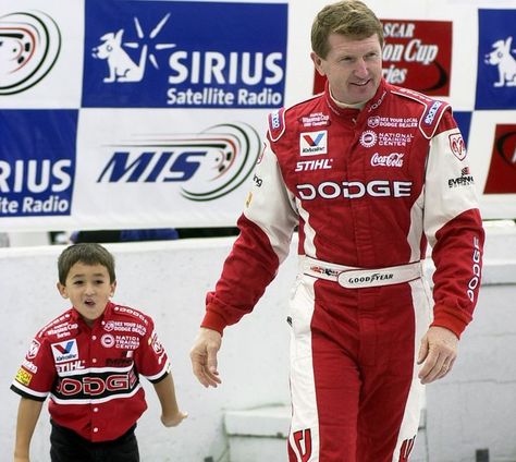 Chase Elliot with dad Bill Nascar Memes, Chase Elliott Nascar, Chase Elliot, Nascar Champions, Destined For Greatness, Bill Elliott, Ryan Newman, Nascar Race Cars, Chase Elliott