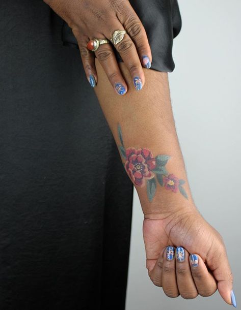 Floral Tattoo Dark Skin, Tattoos Brown Skin, Colored Tattoos On Brown Skin, Tattoos On Black People, Flower Garden Tattoo, Cute Colorful Tattoos, Color Tattoos On Dark Skin, Tattoos On Black Skin, Simple Butterflies