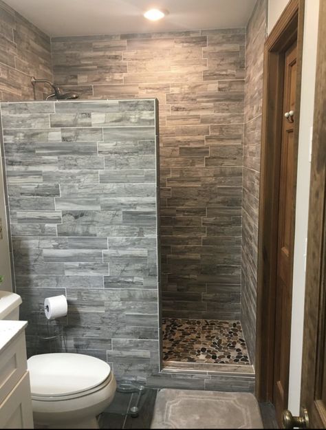 Walk In Shower Bathroom, Floor Bathroom Ideas, Drømme Bad, Shower Design Ideas, Makeover Kamar Mandi, Designs Aesthetic, Small Bathroom Makeover, Shower Bathroom, Bathroom Remodel Tile