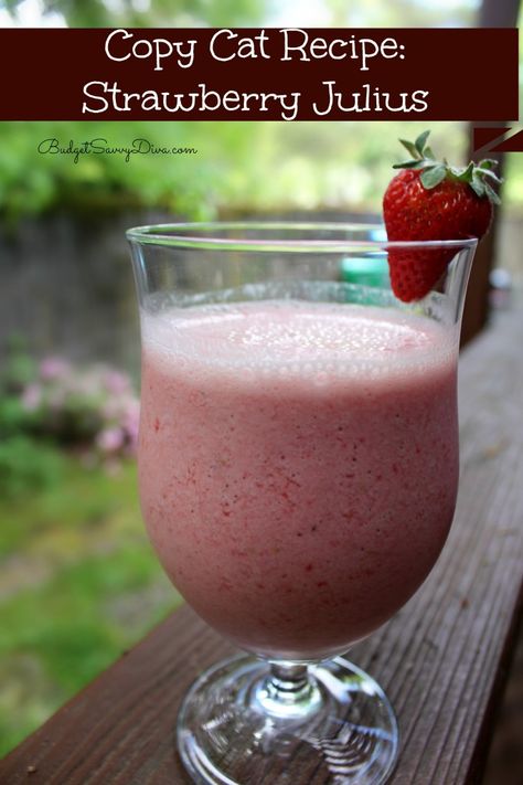 Copy Cat Recipe !!!!! Perfect for Spring and Summer. Done in 5 minutes and Gluten - Free Strawberry Banana Julius Recipe, Strawberry Julius Recipe, Cat Strawberry, Orange Julius Recipe, Copy Cat Recipe, Crispy Oven Fried Chicken, Banana Apple Smoothie, Recipe Strawberry, Orange Julius