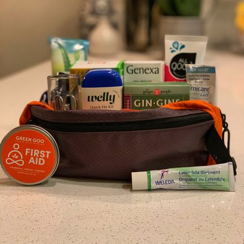 How To Build A Holistic, Non-Toxic First Aid Kit — WILD + WELL Best First Aid Kit, Medicine Kit, Homeopathy Medicine, Mama Natural, First Time Mom, Backpacking Hiking, Natural Diy, Aid Kit, First Time Moms