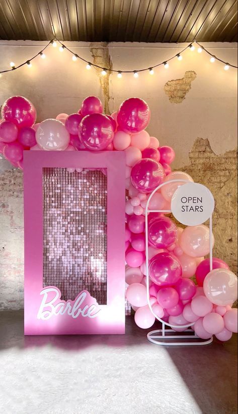 Barbie Box Decoration, Barbie Photo Backdrop, Barbie Photoshoot Ideas, Barbie Photoshoot, Disney Princess Birthday Cakes, Barbie Rosa, Barbie Event, Barbie Party Decorations, Barbie Theme Party